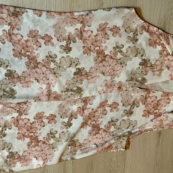 Rose & Olive Floral Deep Slit Blouse Medium Sheer Boho Style - Like New - Picture 5 of 13
